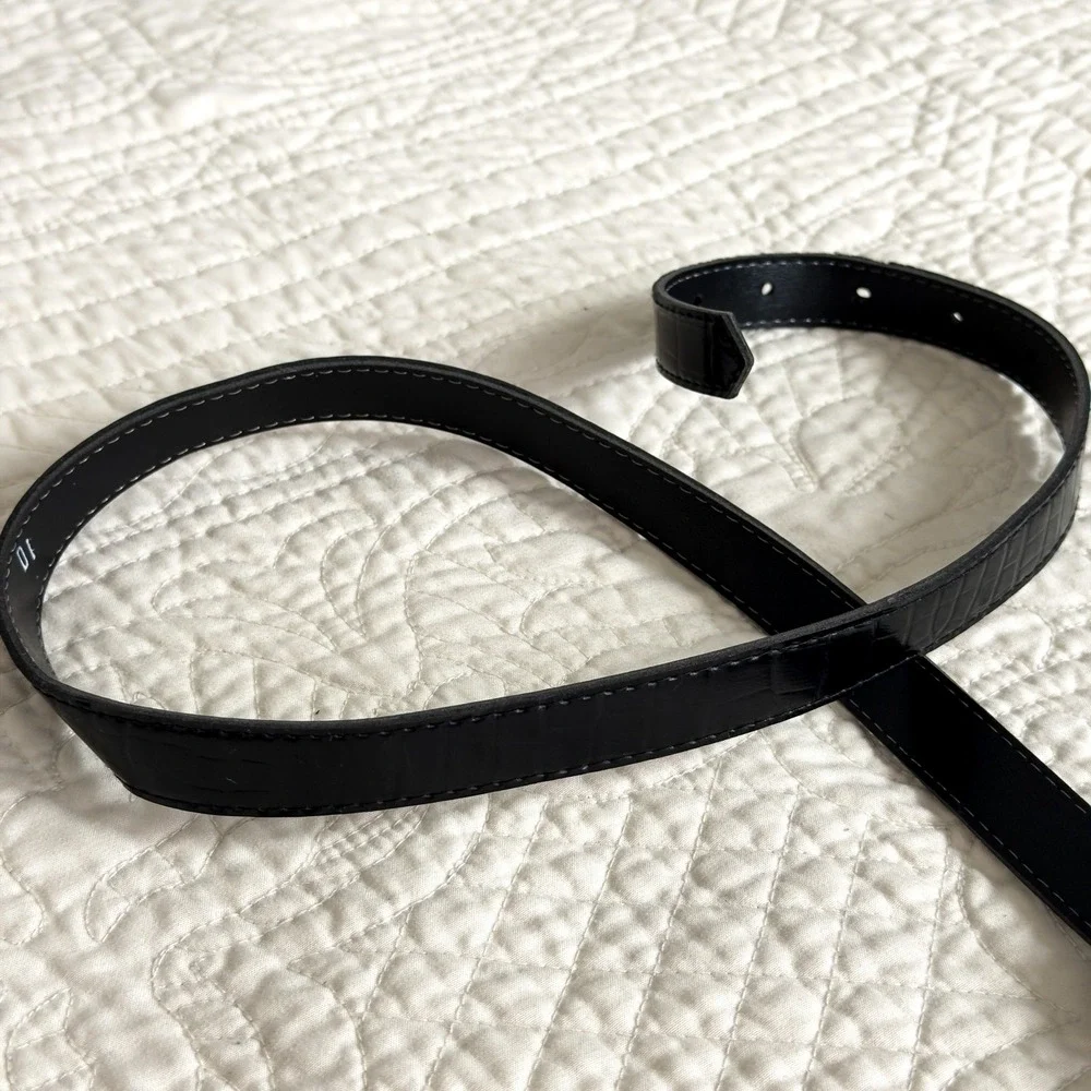90s Black Croc Embossed Skinny Belt Brass Buckle Glossy Equestrian Minimalist OS
